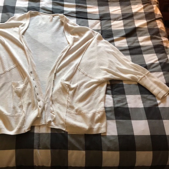 $128 FREE PEOPLE White DAYS LIKE THIS Oversized Cardigan Shrug Batwing Sweater M - Picture 9 of 15